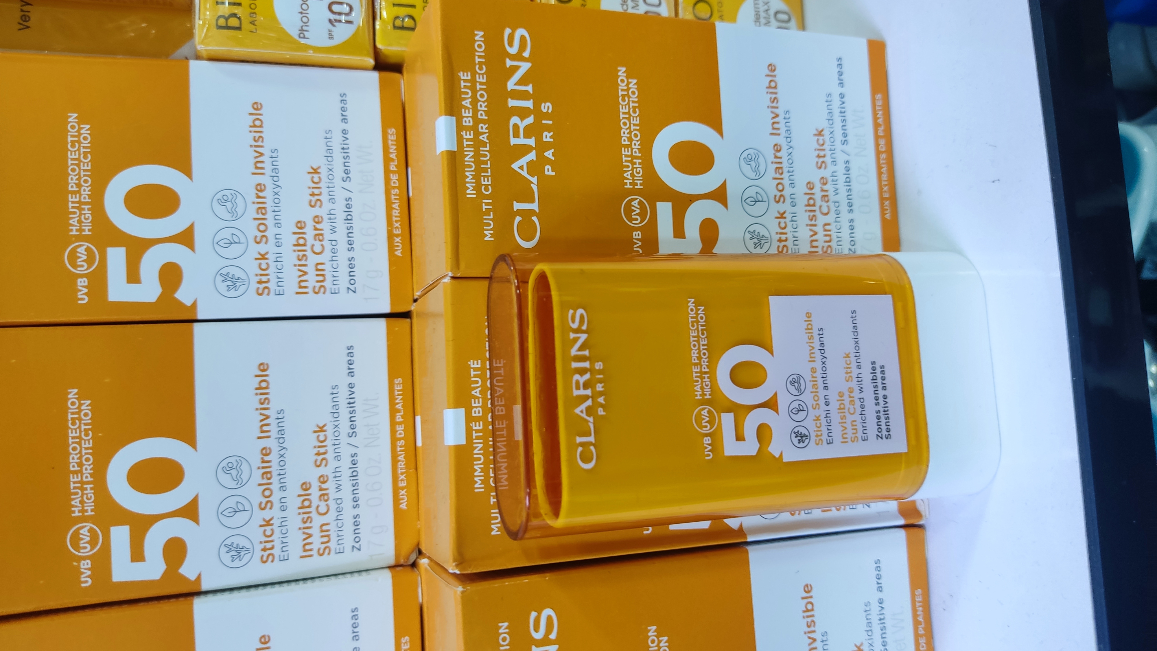 ضدآفتاب استیکی بی رنگ SPF50 کلارنس